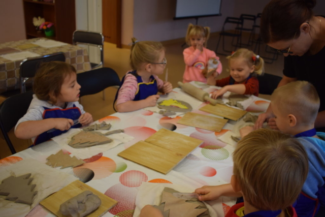 Przedszkolaki glina i bajka
