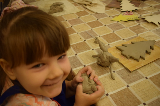 Przedszkolaki glina i bajka